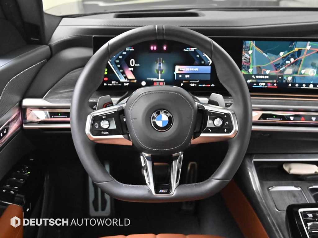 BMW 7-Series — photo 13