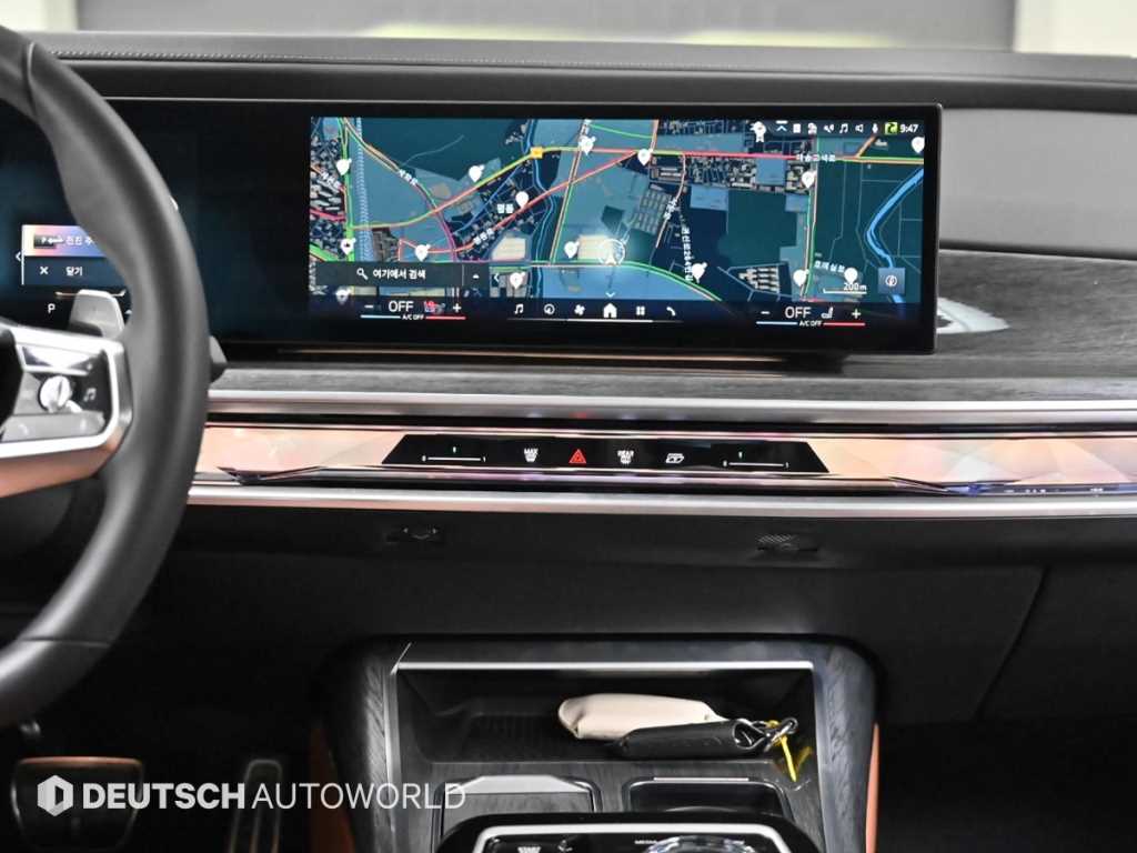 BMW 7-Series — photo 14