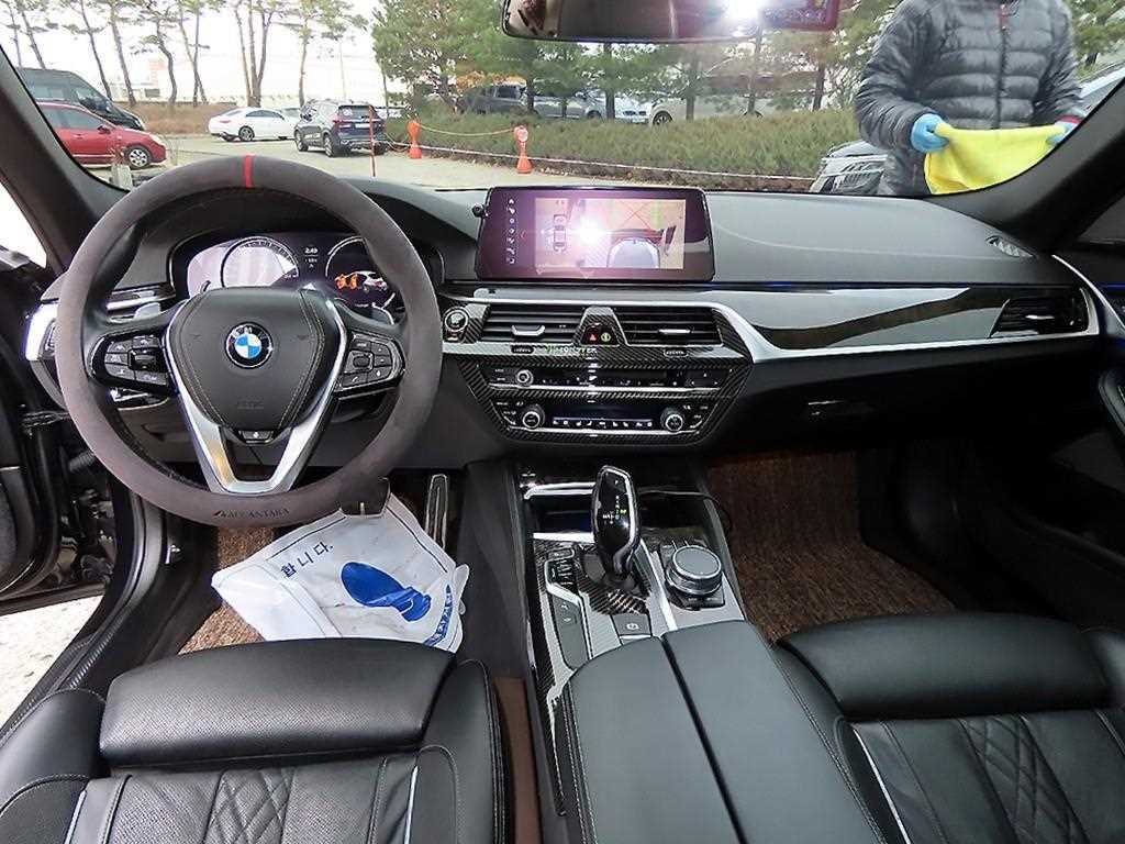 BMW 5-Series — photo 07