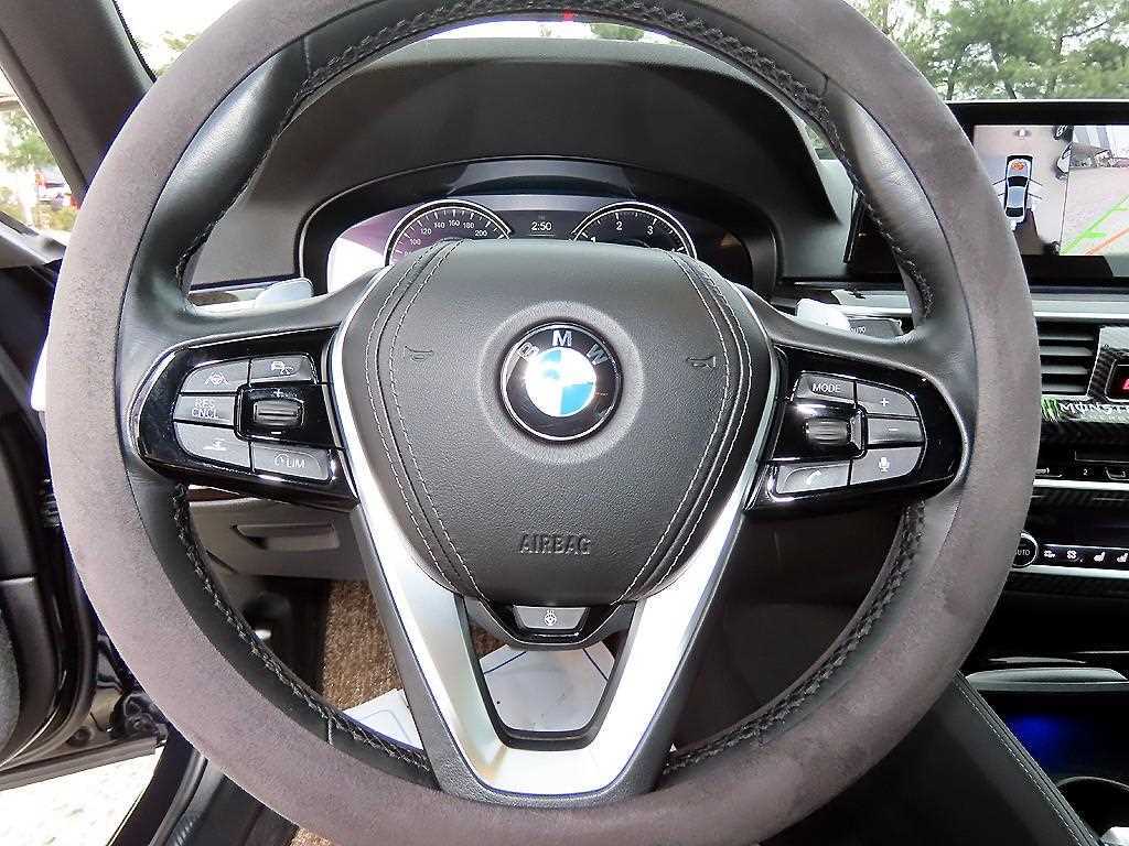 BMW 5-Series — photo 08