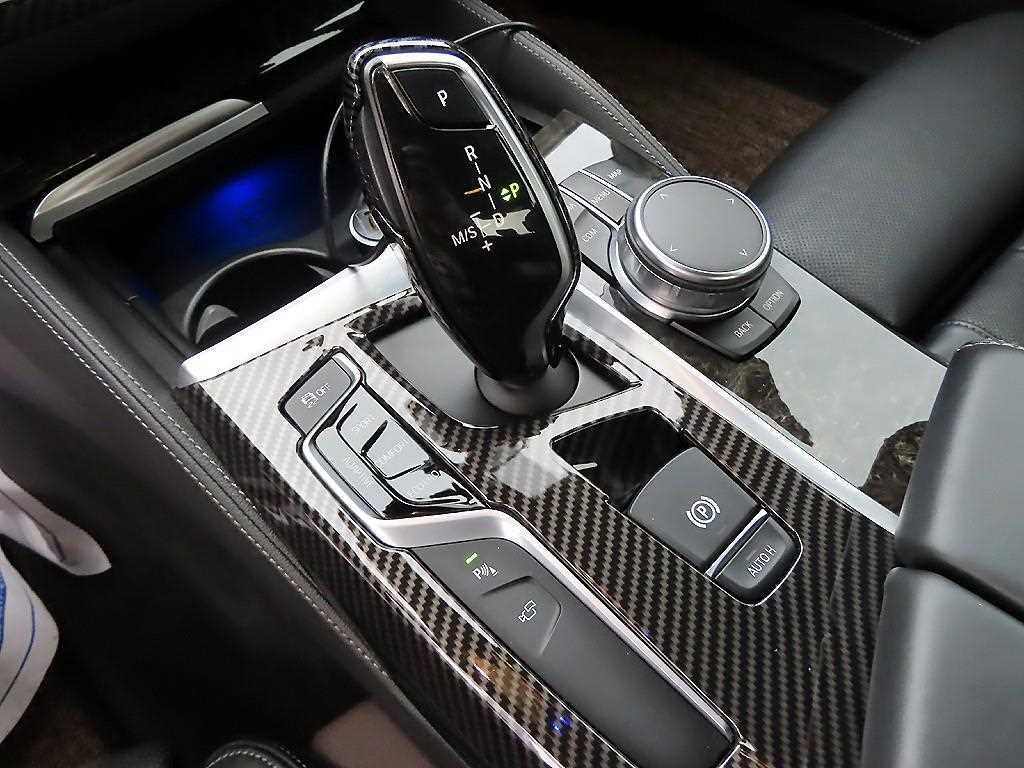 BMW 5-Series — photo 11