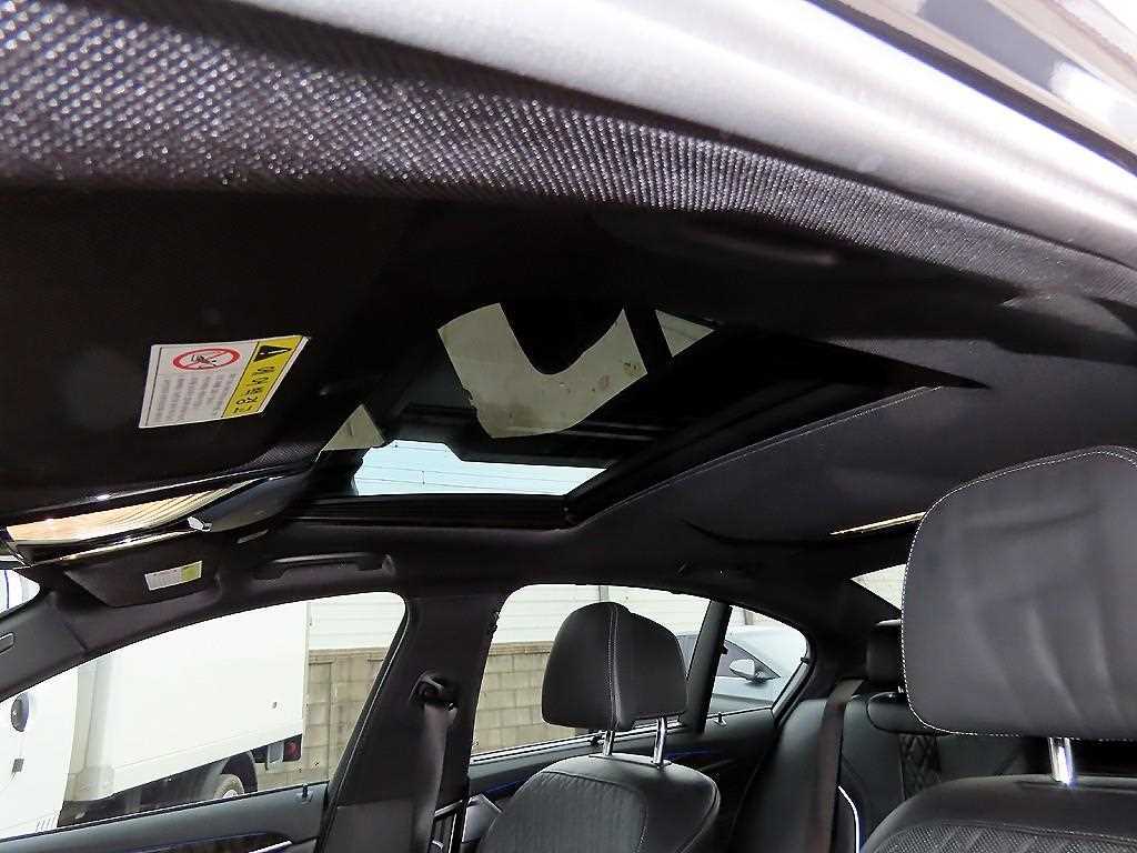 BMW 5-Series — photo 18