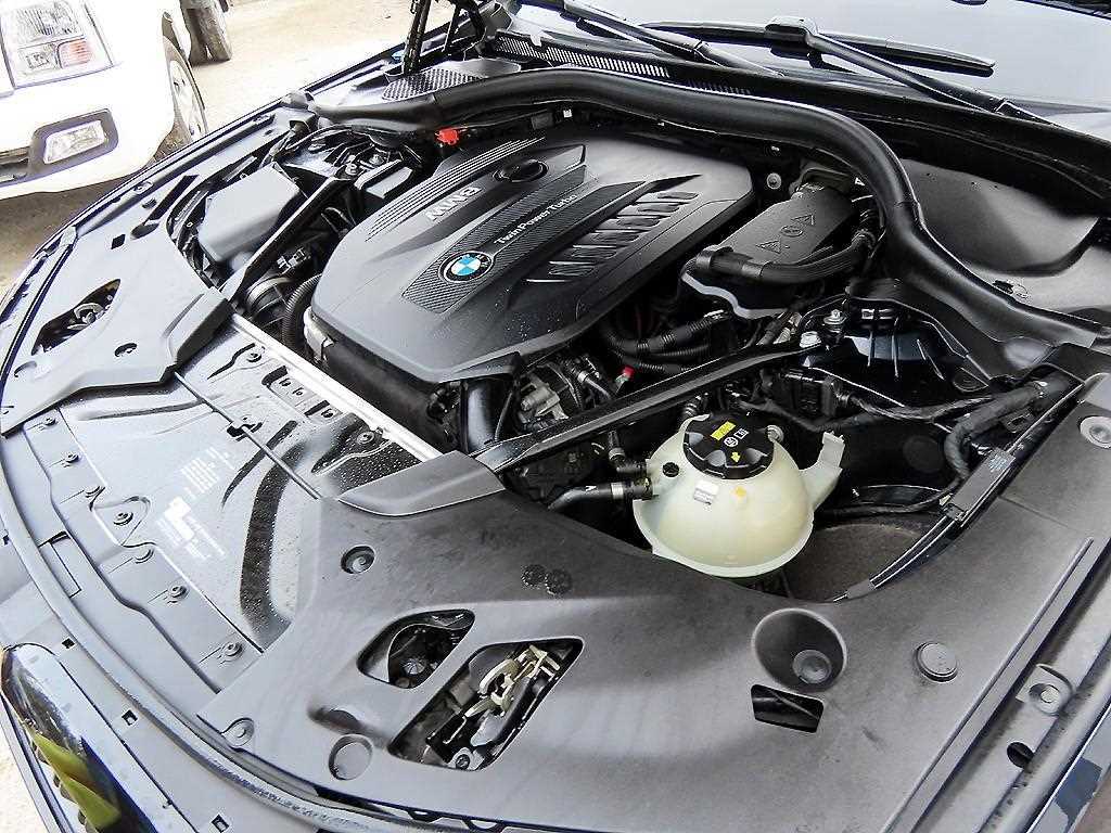 BMW 5-Series — photo 19