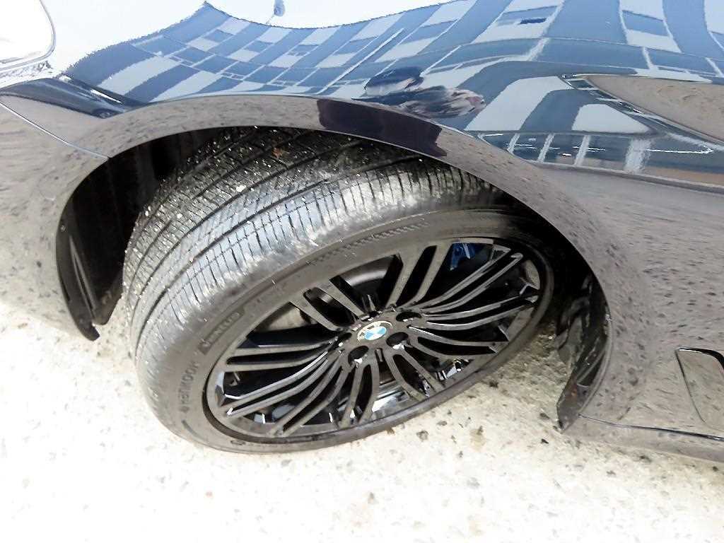 BMW 5-Series — photo 20