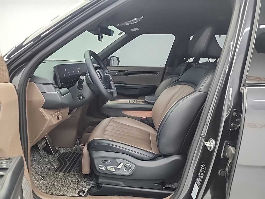 Kia EV9 — photo 11