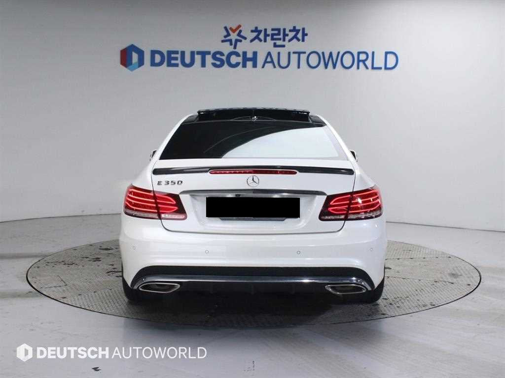 Mercedes-Benz E-Class — photo 04