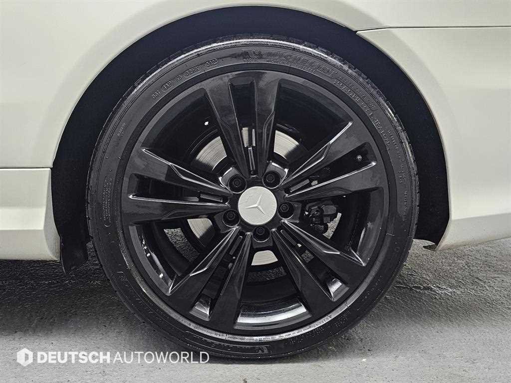 Mercedes-Benz E-Class — photo 05