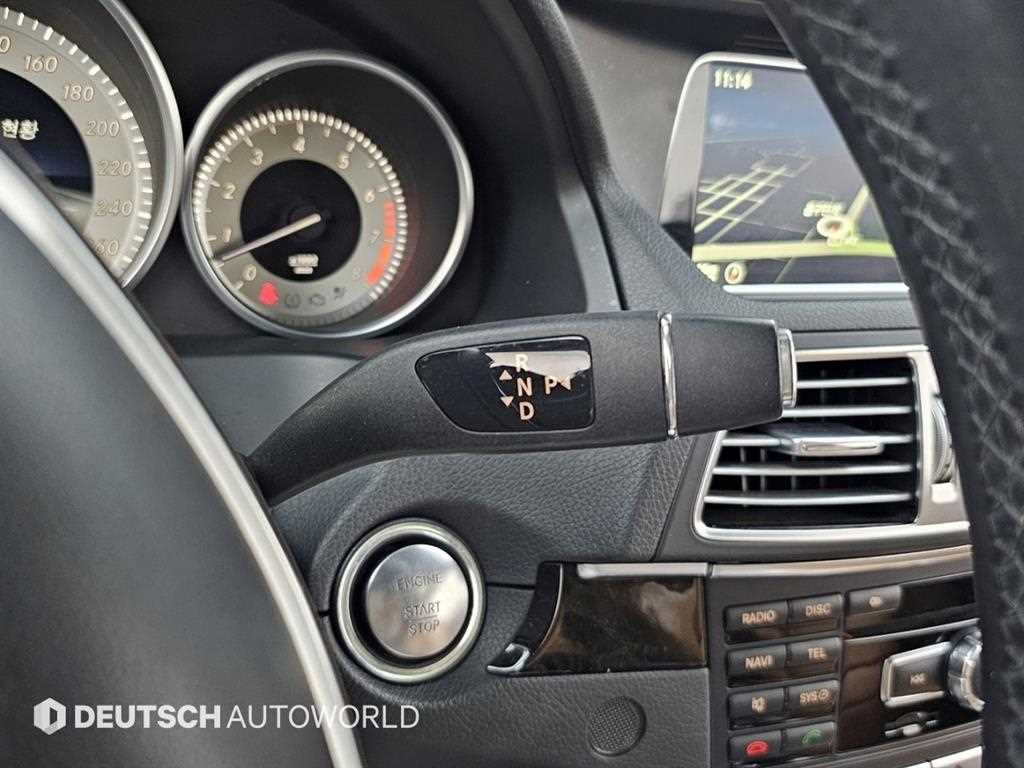 Mercedes-Benz E-Class — photo 09