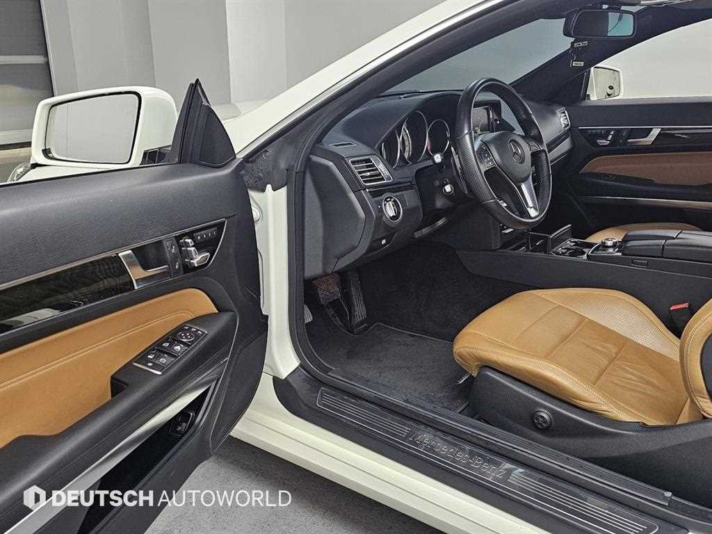 Mercedes-Benz E-Class — photo 11