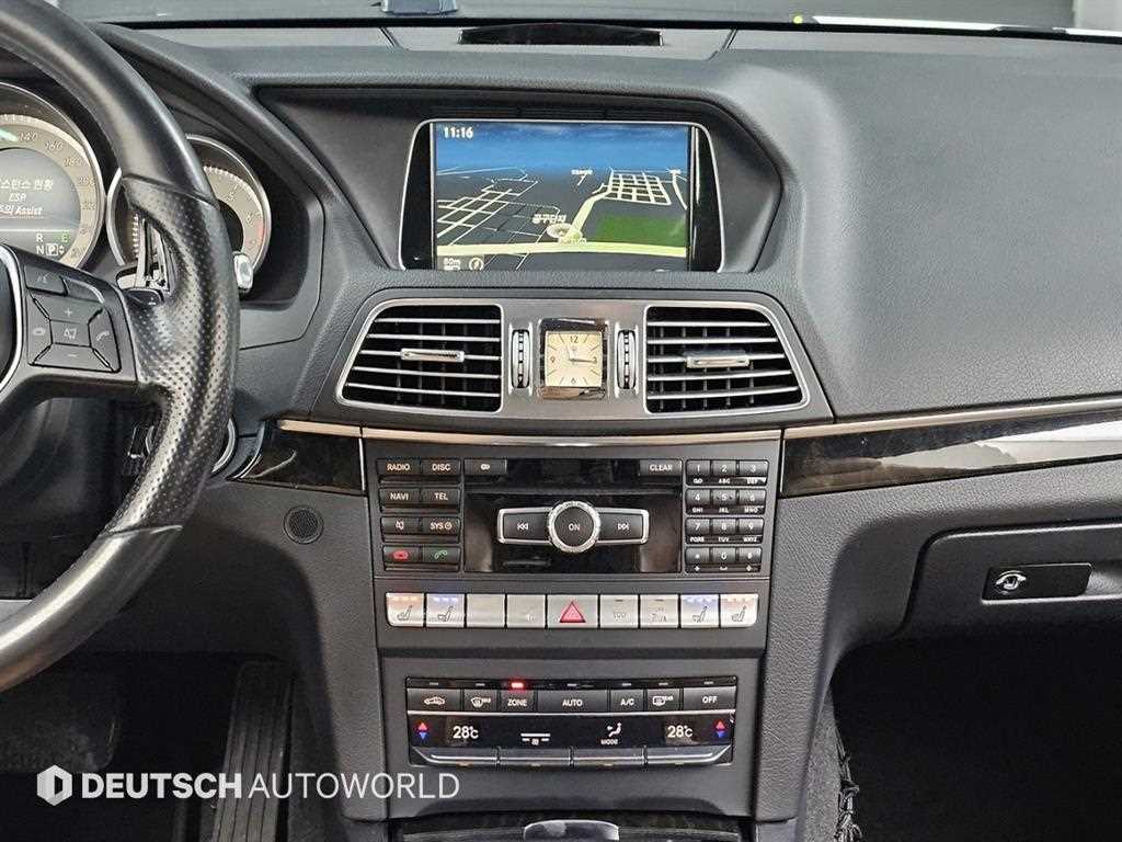 Mercedes-Benz E-Class — photo 14