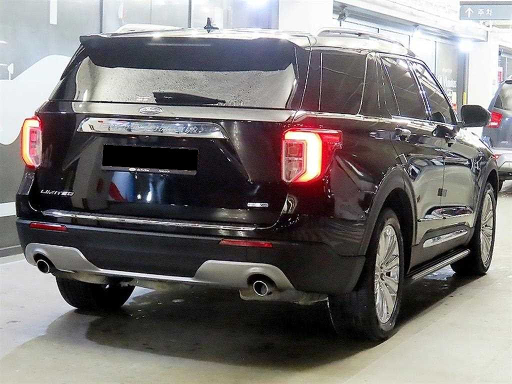 Ford Explorer — photo 04
