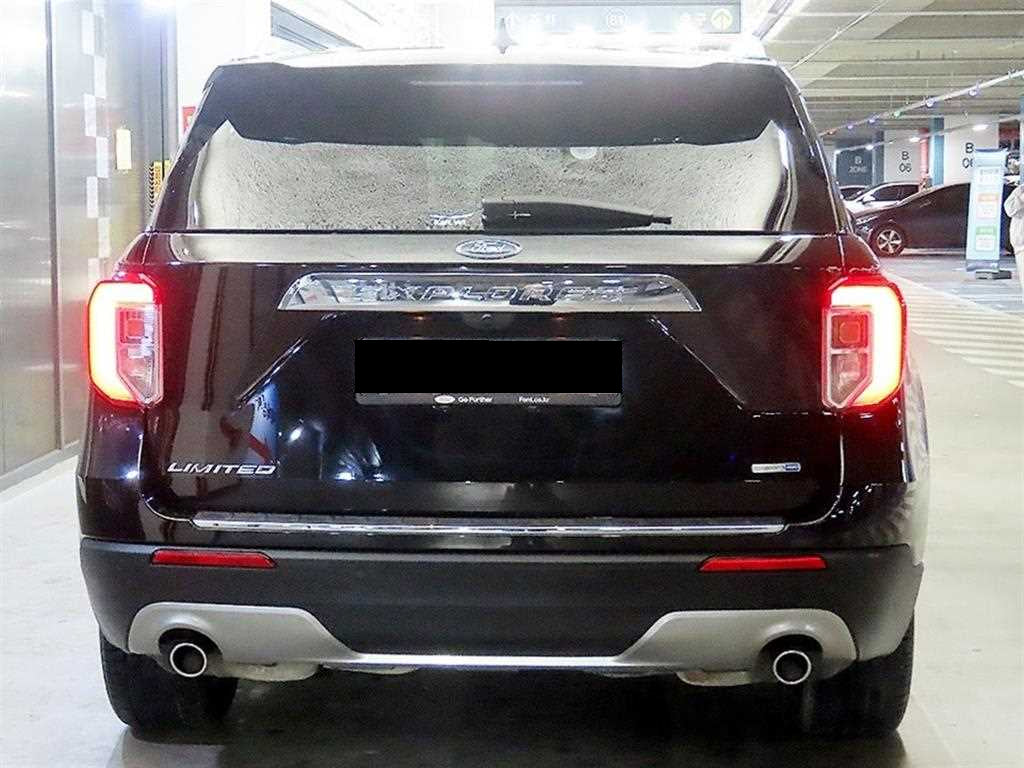 Ford Explorer — photo 05