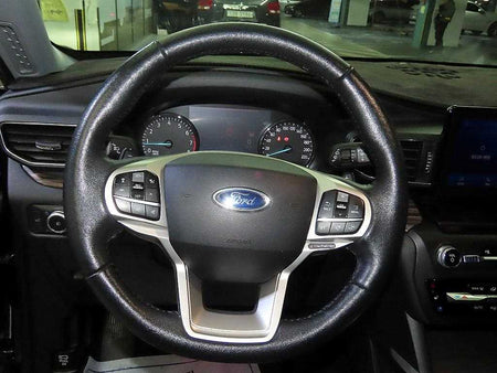 Ford Explorer — photo 08