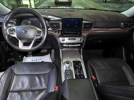 Ford Explorer — photo 10