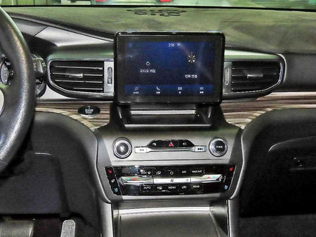 Ford Explorer — photo 11