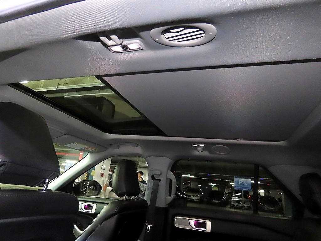 Ford Explorer — photo 16