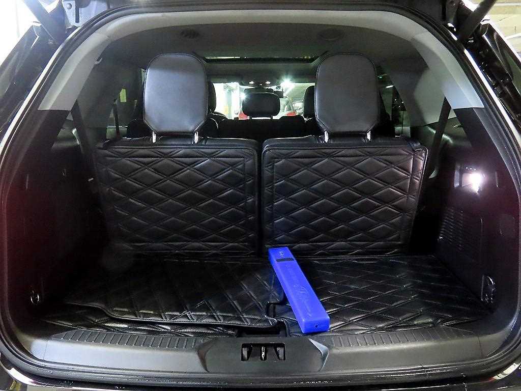 Ford Explorer — photo 17
