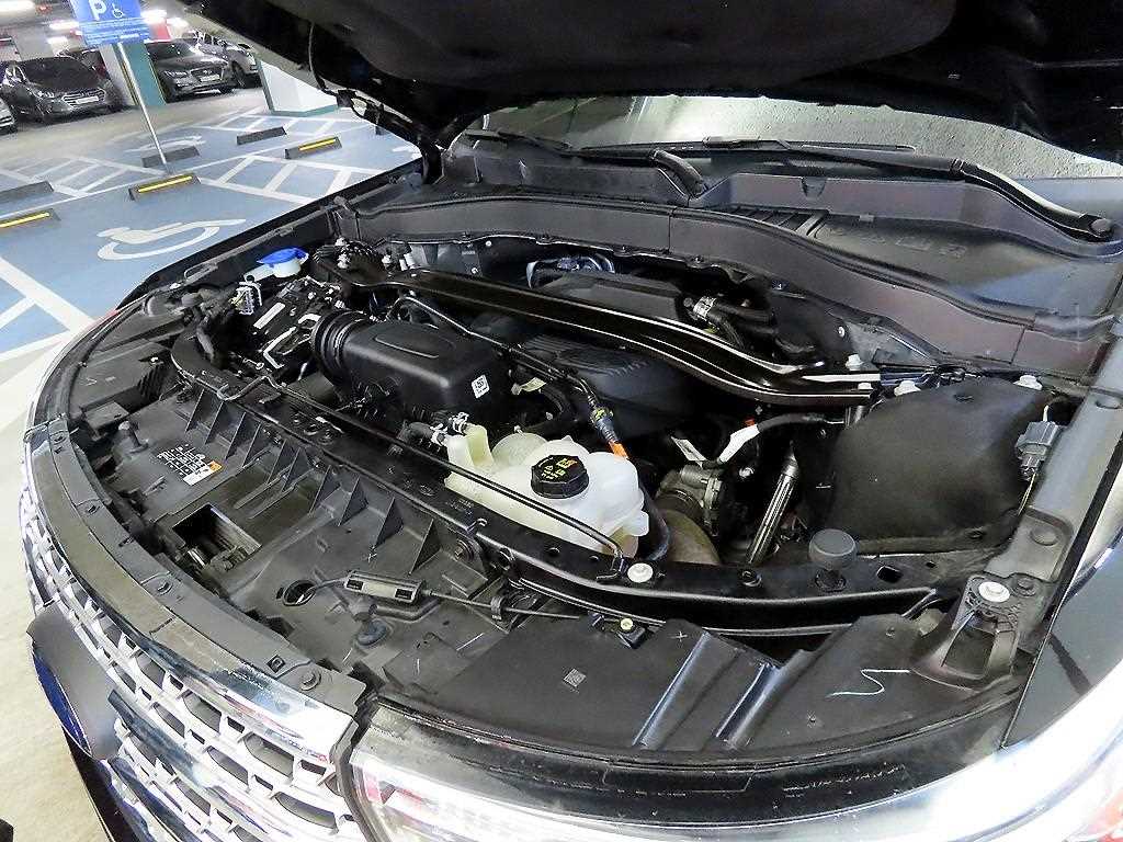 Ford Explorer — photo 19