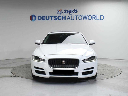 Jaguar XE — photo 04