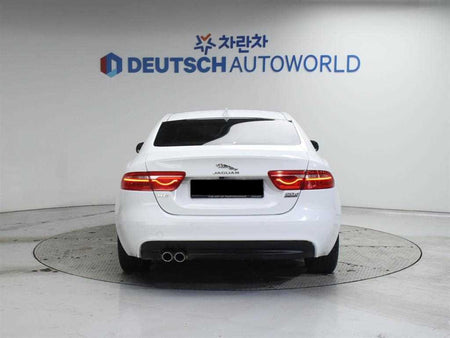 Jaguar XE — photo 05