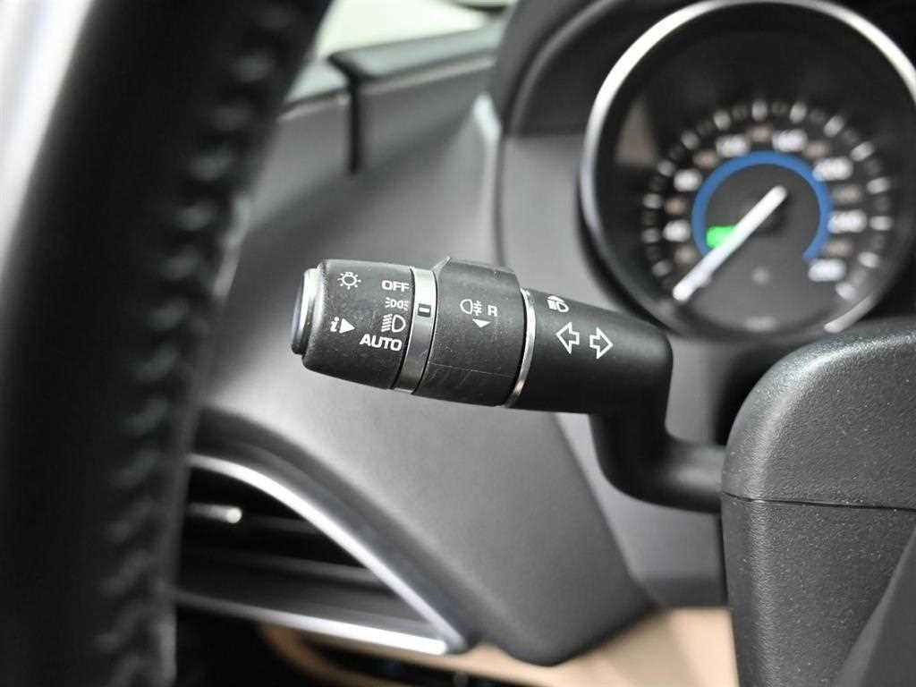 Jaguar XE — photo 07