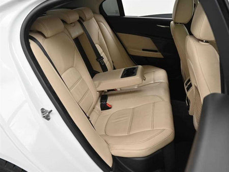 Jaguar XE — photo 13