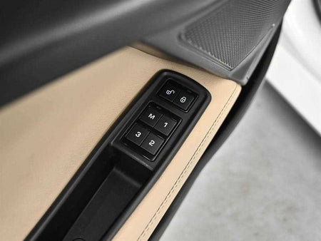 Jaguar XE — photo 17