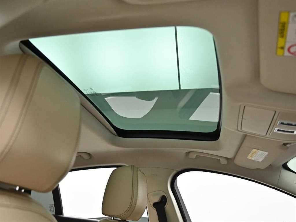Jaguar XE — photo 19