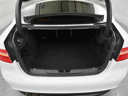 Jaguar XE — photo 20