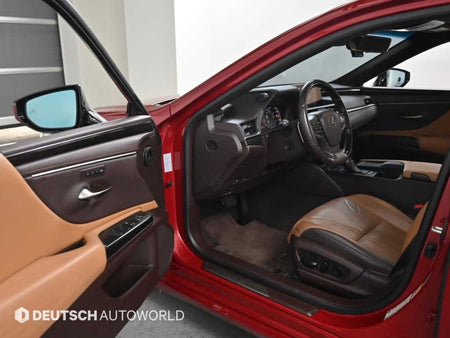 Lexus ES — photo 11