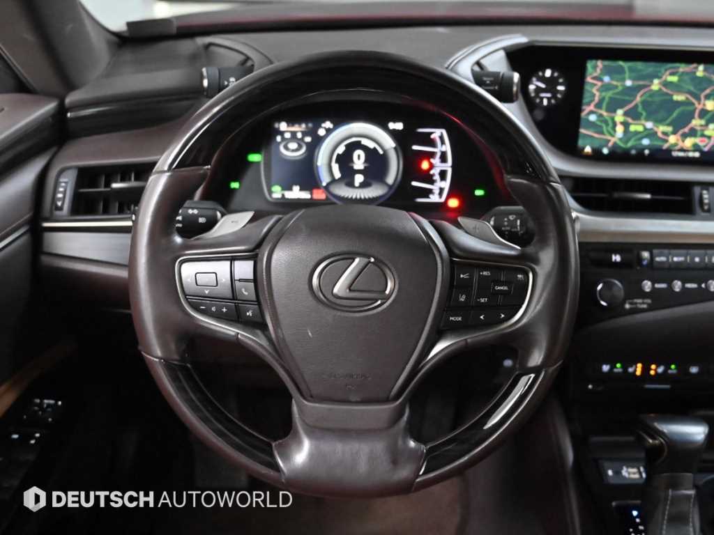 Lexus ES — photo 13