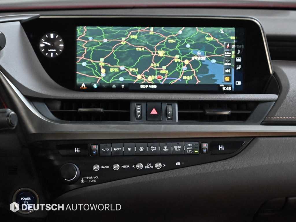 Lexus ES — photo 14
