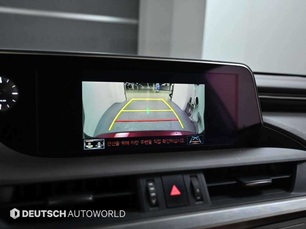 Lexus ES — photo 15