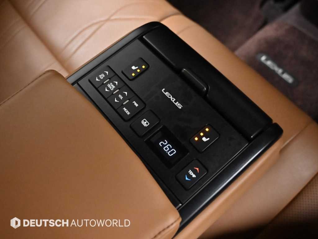 Lexus ES — photo 16