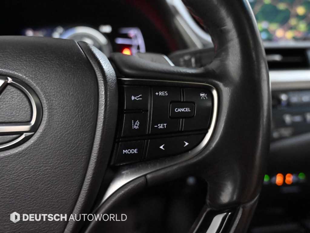 Lexus ES — photo 18