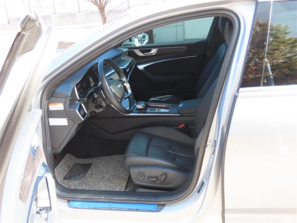 Audi A6 — photo 13