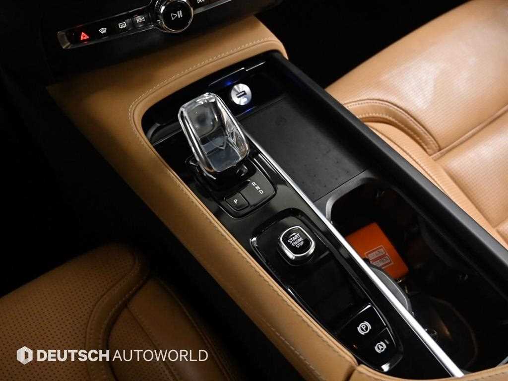 Volvo XC90 — photo 09