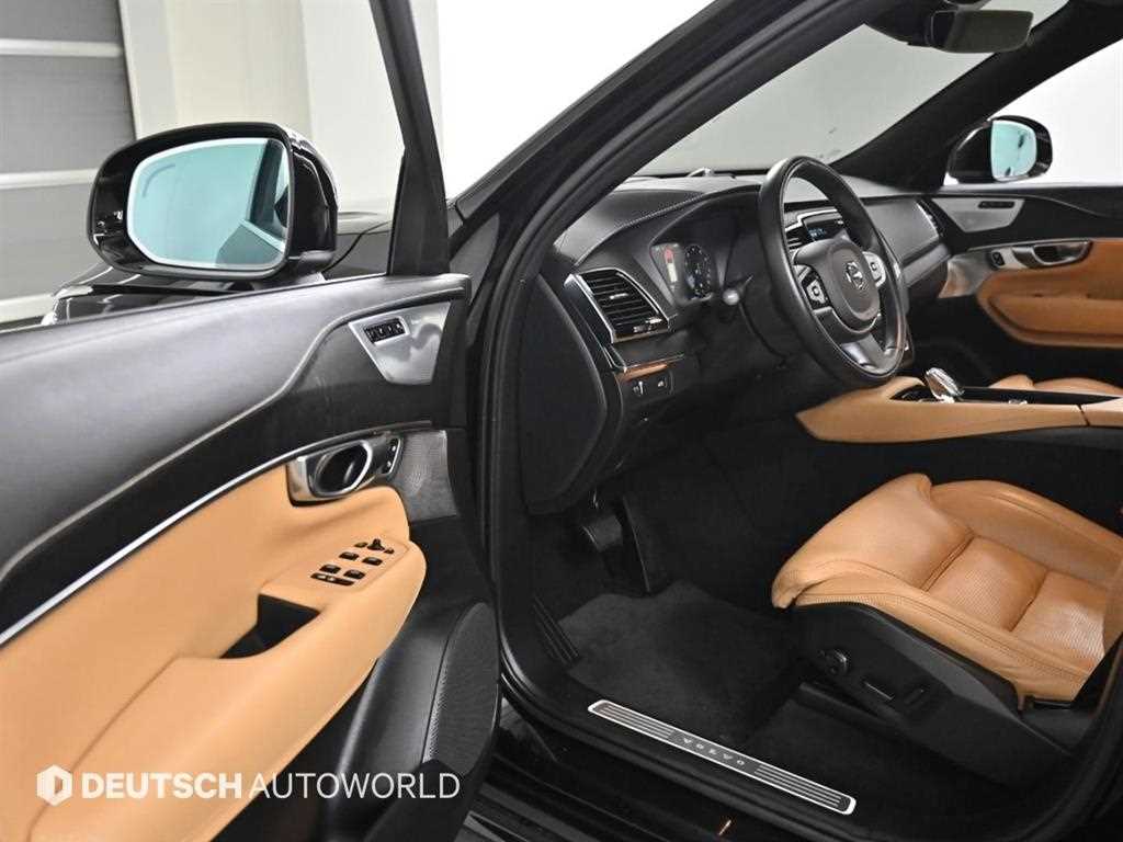 Volvo XC90 — photo 11