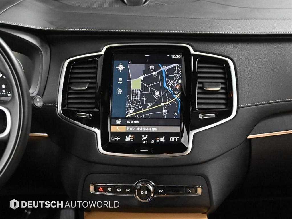 Volvo XC90 — photo 14