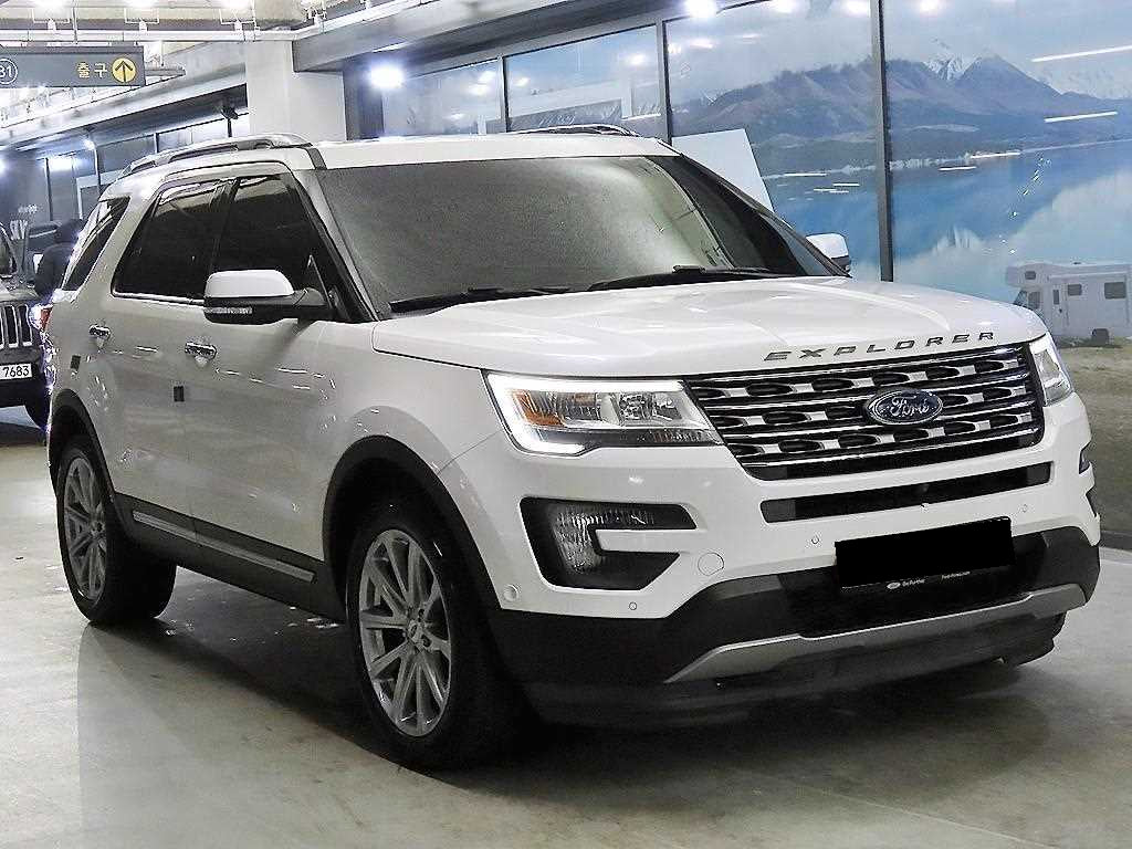 Ford Explorer — photo 01