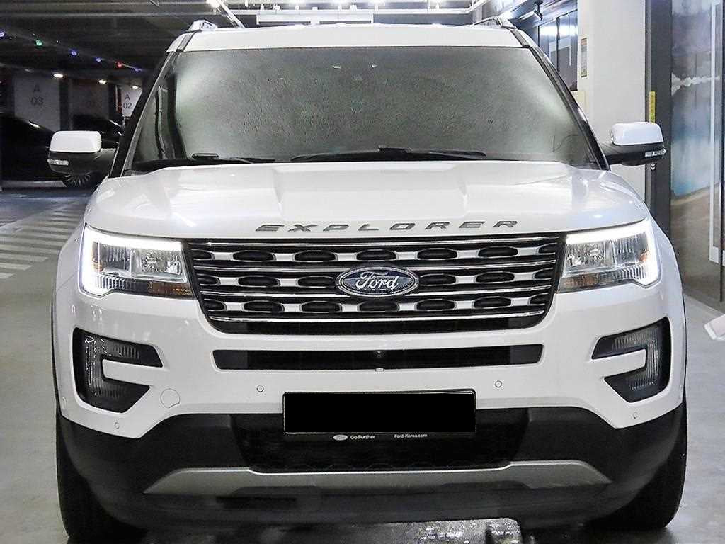 Ford Explorer — photo 02