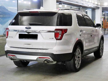 Ford Explorer — photo 04