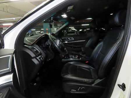Ford Explorer — photo 06