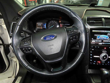 Ford Explorer — photo 08