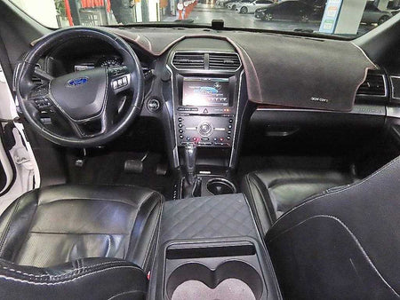 Ford Explorer — photo 10