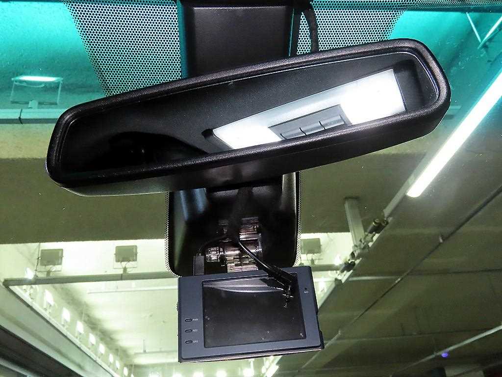 Ford Explorer — photo 13