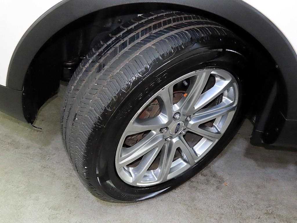 Ford Explorer — photo 20