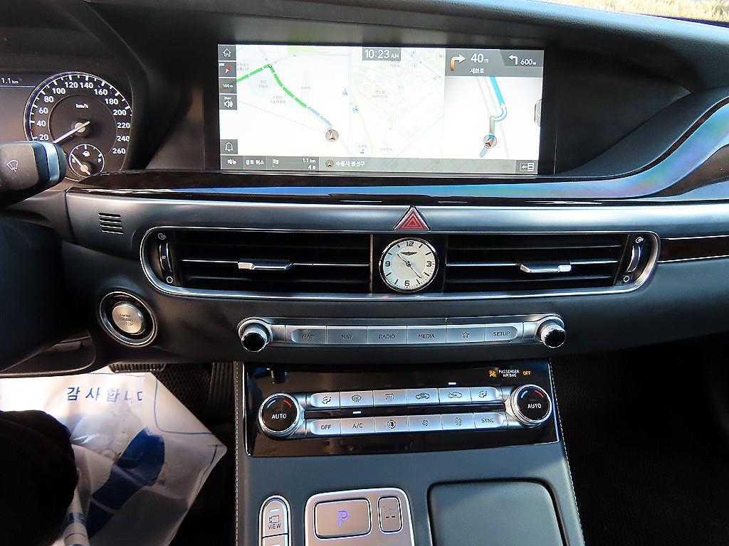 Genesis G90 — photo 14
