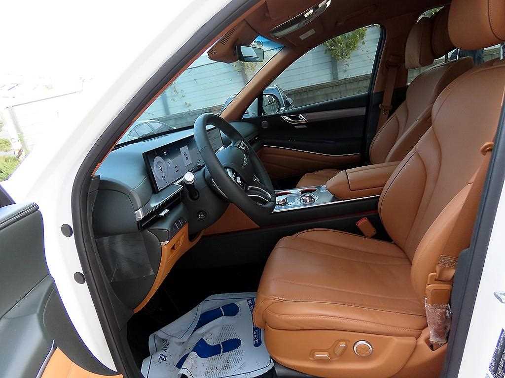 Genesis GV80 — photo 05