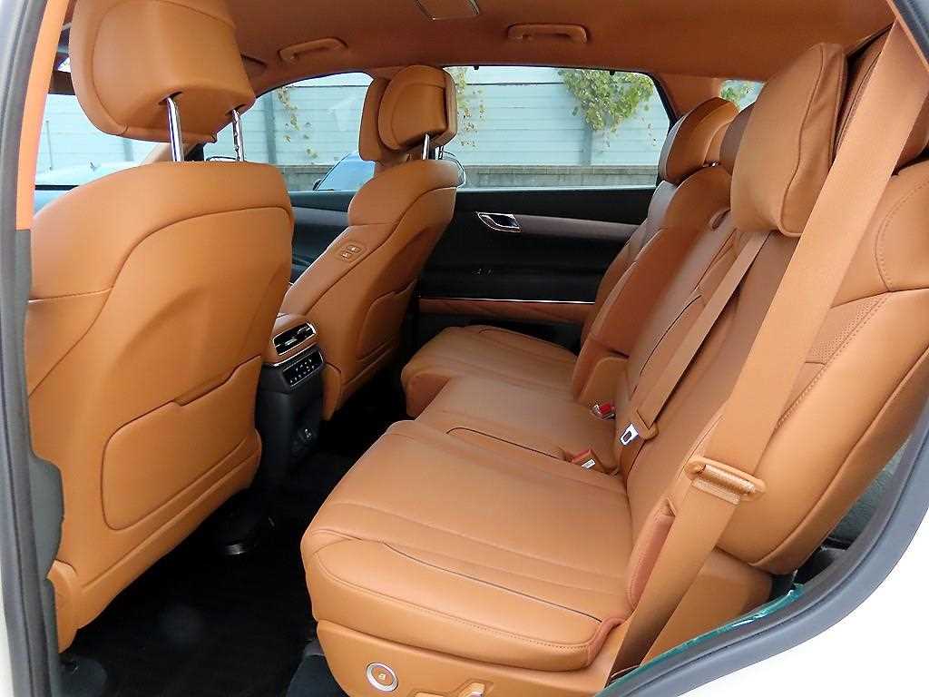 Genesis GV80 — photo 06